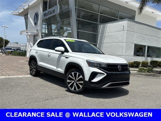 Certified 2022 Volkswagen Taos SE image 1