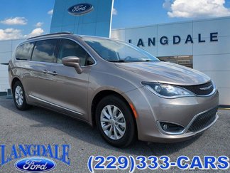 Used 2017 Chrysler Pacifica Touring-L image 1