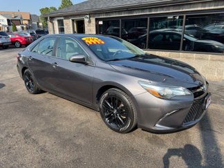 Used 2016 Toyota Camry SE image 1