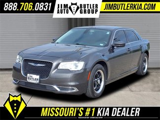 Used 2018 Chrysler 300 Touring image 1