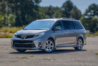 Used 2018 Toyota Sienna SE image 1