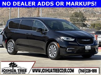 New 2025 Chrysler Pacifica Select image 1