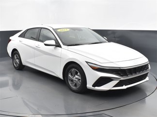 Certified 2025 Hyundai Elantra SE image 1