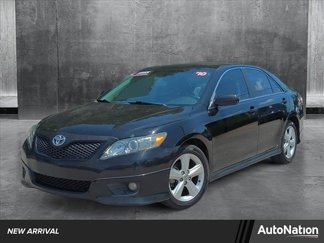 Used 2010 Toyota Camry SE image 1
