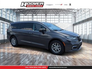 Used 2023 Chrysler Pacifica Touring-L image 1