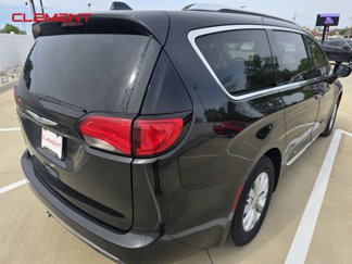 Used 2019 Chrysler Pacifica Touring-L image 1