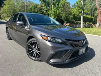 Used 2022 Toyota Camry SE image 1