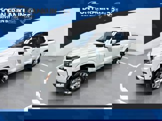 Used 2022 Nissan Frontier SV image 1