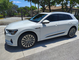 Used 2019 Audi e-tron Prestige w/ Prestige Package image 1