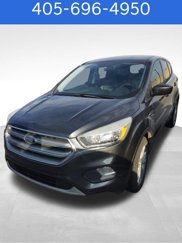 Used 2017 Ford Escape SE image 1