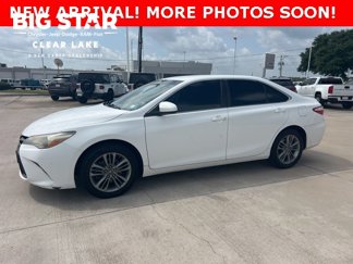 Used 2017 Toyota Camry SE image 1