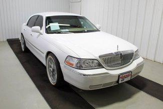Used 2009 Lincoln Town Car Signature Limited image 1