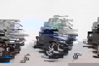 Used 2023 Chevrolet Traverse LT image 1