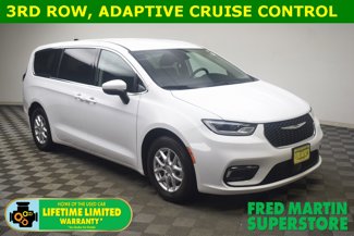 Used 2023 Chrysler Pacifica Touring-L image 1