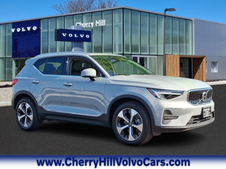 Used 2025 Volvo XC40 B5 Core w/ Protection Package Premier image 1