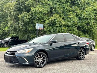 Used 2017 Toyota Camry XSE image 1
