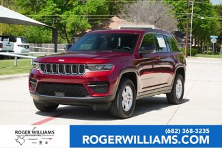 Used 2024 Jeep Grand Cherokee Laredo image 1
