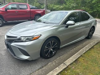 Used 2018 Toyota Camry SE image 1