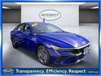 Used 2024 Hyundai Elantra SEL image 1