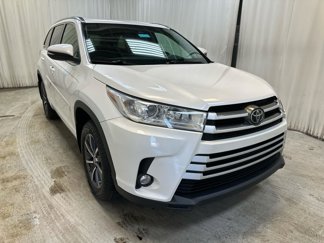 Used 2017 Toyota Highlander XLE image 1