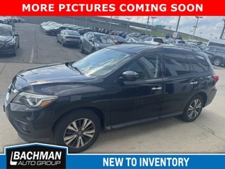 Used 2017 Nissan Pathfinder SV image 1