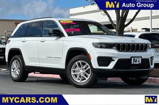 New 2025 Jeep Grand Cherokee Laredo image 1