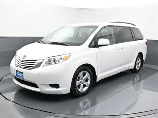 Used 2016 Toyota Sienna LE image 1