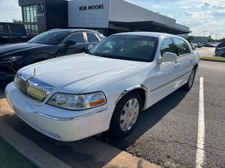 Used 2004 Lincoln Town Car Ultimate image 1