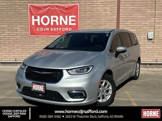 Used 2023 Chrysler Pacifica Touring-L image 1