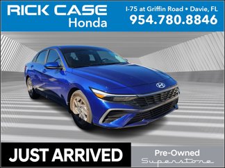 Used 2024 Hyundai Elantra SEL image 1