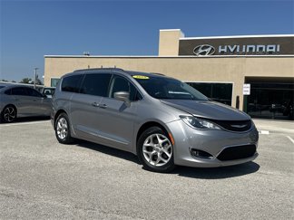 Used 2019 Chrysler Pacifica Touring-L Plus w/ Tire & Wheel Group image 1