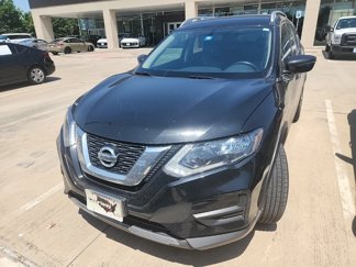 Used 2017 Nissan Rogue SV image 1