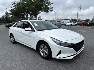 Used 2022 Hyundai Elantra SE image 1