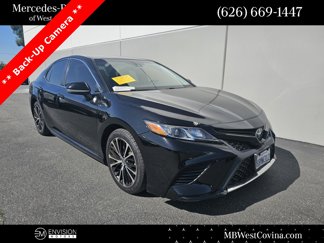 Used 2018 Toyota Camry SE image 1