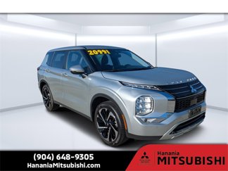 Used 2022 Mitsubishi Outlander SE image 1