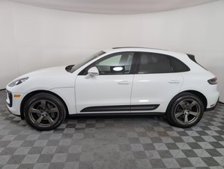 Certified 2022 Porsche Macan image 1