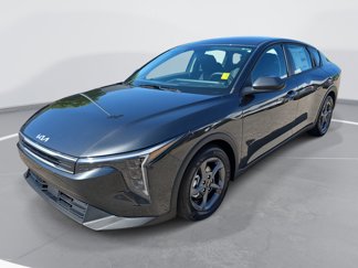 New 2025 Kia K4 LXS image 1