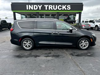 Used 2017 Chrysler Pacifica Limited image 1