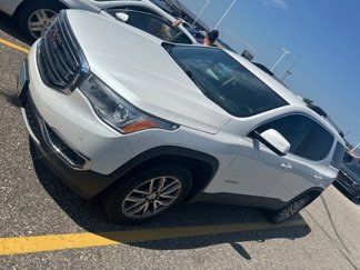 Used 2017 GMC Acadia SLE image 1