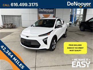 Certified 2022 Chevrolet Bolt EUV LT w/ Convenience Package image 1