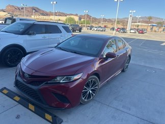 Used 2018 Toyota Camry SE image 1