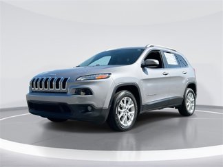 Used 2018 Jeep Cherokee Latitude Plus w/ Cold Weather Group image 1