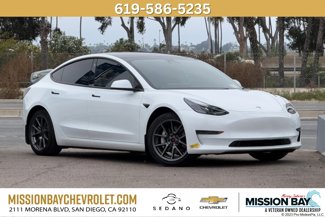 Used 2022 Tesla Model 3 Standard Range image 1