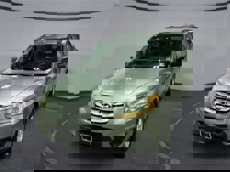 Used 2011 Hyundai Santa Fe GLS image 1