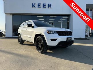 Used 2019 Jeep Grand Cherokee Laredo image 1
