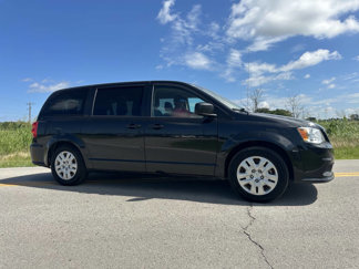 Used 2018 Dodge Grand Caravan SE w/ UConnect Hands-Free Group image 1