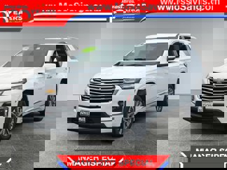 Used 2023 Chevrolet Traverse Premier image 1