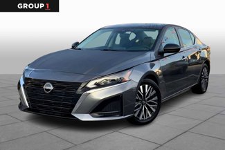 Used 2024 Nissan Altima 2.5 SV image 1