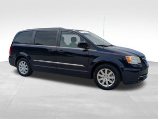 Used 2013 Chrysler Town & Country Touring image 1