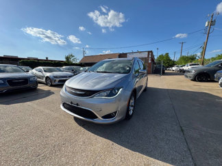Used 2018 Chrysler Pacifica Limited image 1
